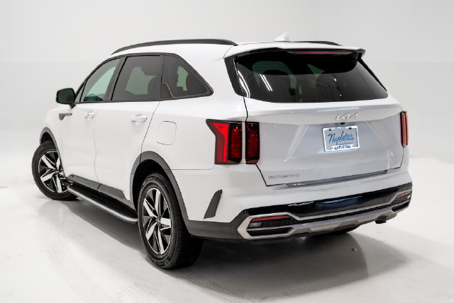Used 2023 Kia Sorento EX w/ Panoramic Sunroof Package FWD image 32