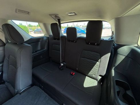 Used 2025 Nissan Pathfinder SV FWD image 26