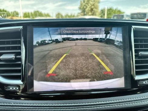 Used 2026 Chrysler Pacifica Limited FWD image 17