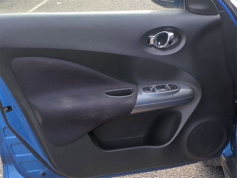 Used 2011 Nissan Juke S image 10