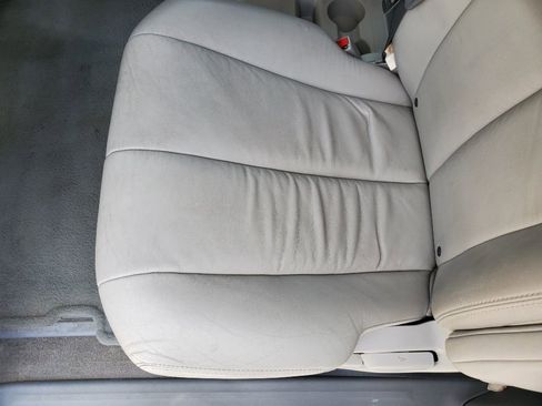 Used 2012 Toyota Sienna XLE image 25