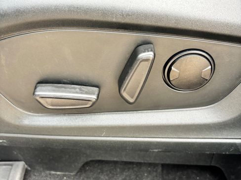 Used 2021 Ford Explorer XLT w/ Equipment Group 202A image 16