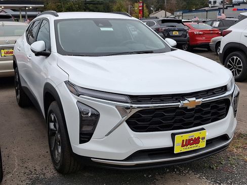 New 2026 Chevrolet Trax LT w/ Driver Confidence Package image 3