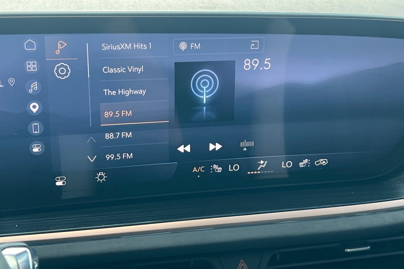 Used 2025 Buick Envision Sport Touring AWD/4WD image 15