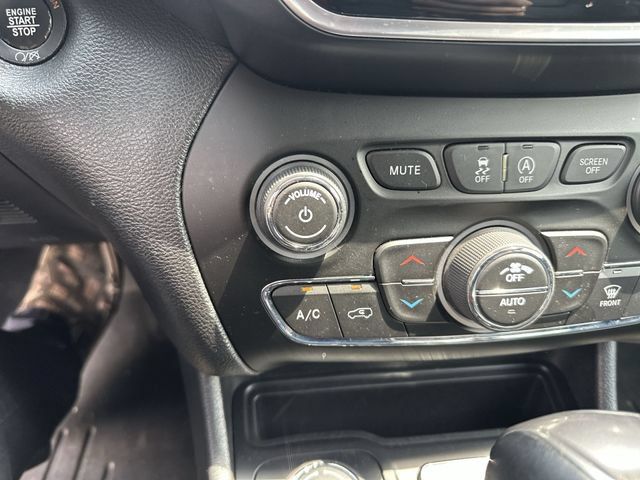 Used 2019 Jeep Cherokee Limited AWD/4WD image 14
