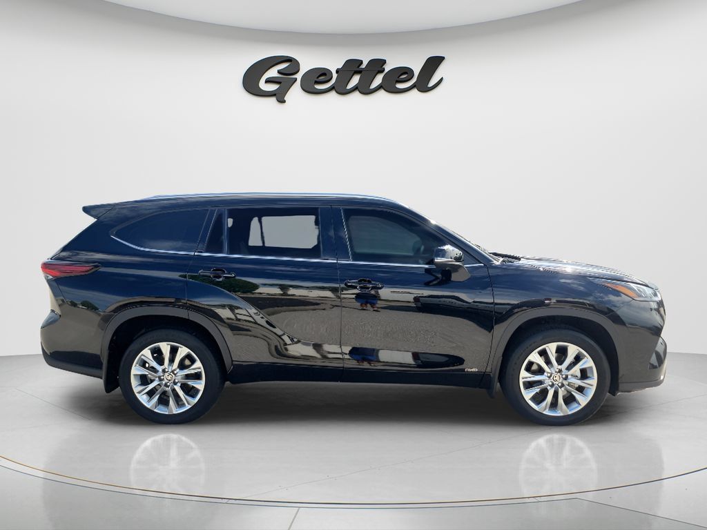 Certified 2026 Toyota Highlander Limited AWD/4WD image 4