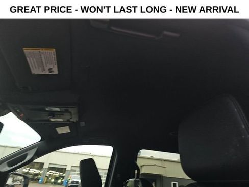 Used 2025 Chevrolet Suburban Z71 image 8