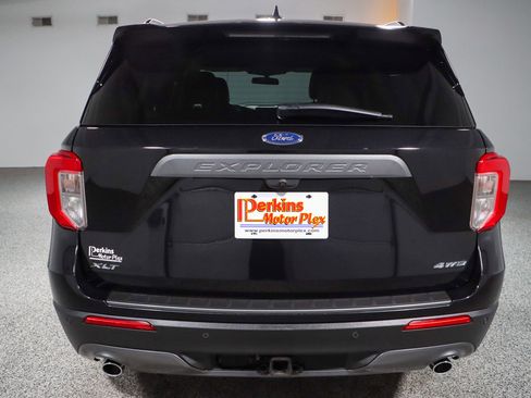 Used 2023 Ford Explorer XLT w/ Equipment Group 202A image 8