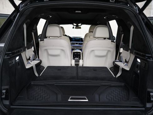 Used 2022 BMW X7 M50i w/ Dynamic Handling Package image 41