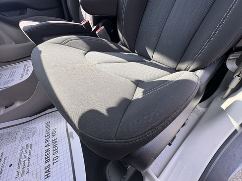 Used 2023 Chrysler Voyager LX FWD image 33