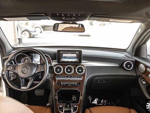 Used 2017 Mercedes-Benz GLC 300 4MATIC w/ Premium 2 Package image 17