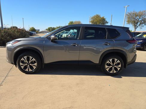 Used 2023 Nissan Rogue SV image 4