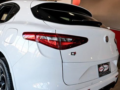 Used 2023 Alfa Romeo Stelvio Veloce image 14