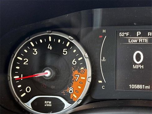 Used 2015 Jeep Renegade Latitude w/ Popular Equipment Group image 13