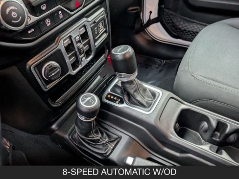 Used 2022 Jeep Gladiator Overland image 16