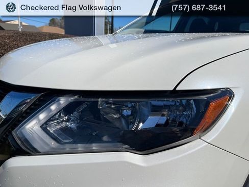 Used 2019 Nissan Rogue SV image 12
