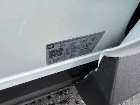 New 2026 Chevrolet Equinox EV LT image 17