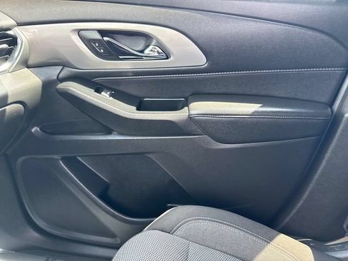 Used 2022 Chevrolet Traverse LT FWD image 20