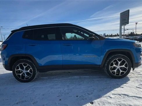 Used 2024 Jeep Compass Limited image 9