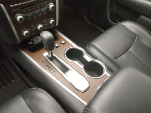 Used 2017 Nissan Pathfinder Platinum w/ Family Entertainment Package image 26