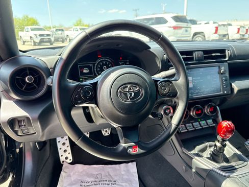 Used 2023 Toyota GR86 Premium image 11