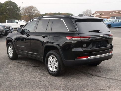 Used 2023 Jeep Grand Cherokee Laredo image 5