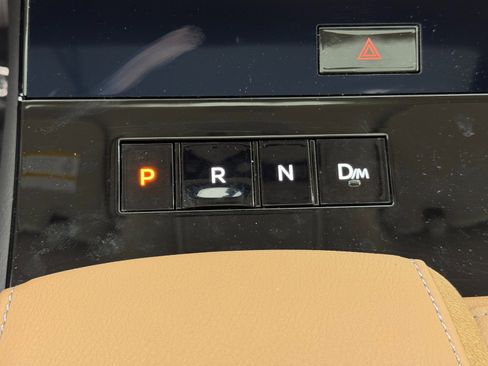 Used 2025 INFINITI QX80 Sensory image 33