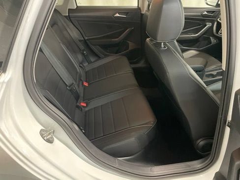 Certified 2023 Volkswagen Jetta SE w/ Panoramic Sunroof Package FWD image 6