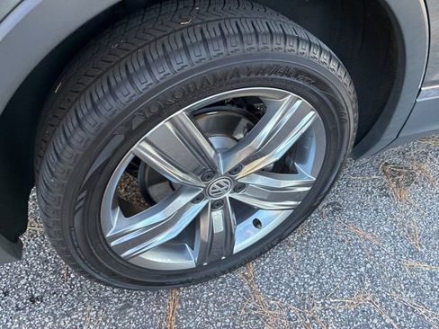 Used 2020 Volkswagen Tiguan SEL image 15