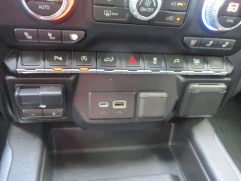 Used 2020 GMC Sierra 1500 SLT RWD image 16
