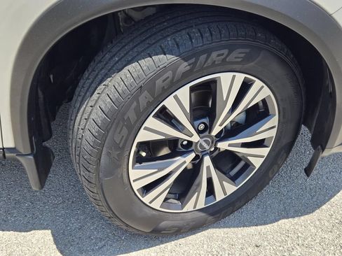 Certified 2023 Nissan Rogue SV FWD image 9