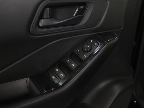 Used 2024 Nissan Rogue S image 20