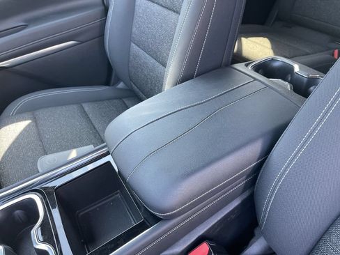 Used 2025 Chevrolet Traverse LT FWD image 20