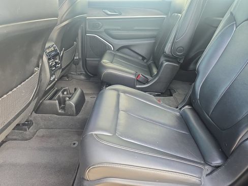 Used 2021 Jeep Grand Cherokee L Limited AWD/4WD image 14
