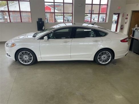 Used 2014 Ford Fusion SE w/ Equipment Group 202A FWD image 4