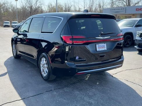 Used 2024 Chrysler Pacifica Touring-L FWD image 6