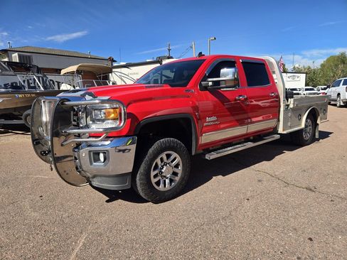 Used 2019 GMC Sierra 2500 SLT w/ Duramax Plus Package AWD/4WD image 3