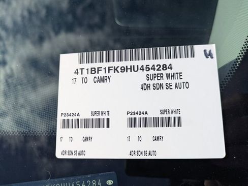 Used 2017 Toyota Camry SE image 32