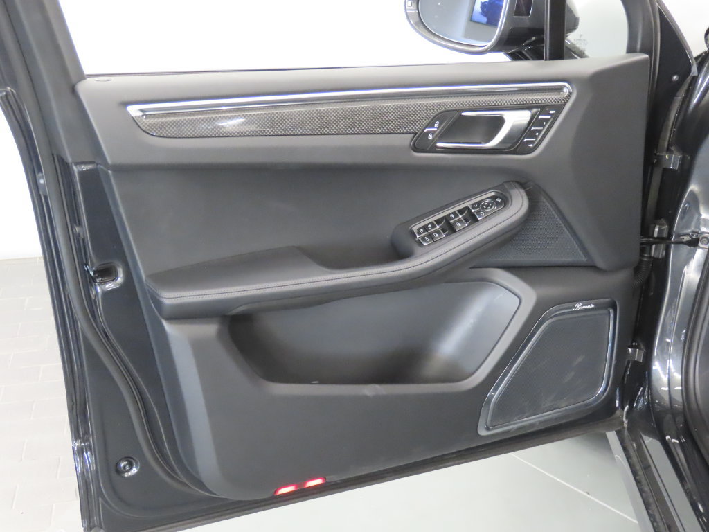 Certified 2026 Porsche Macan GTS AWD/4WD image 35