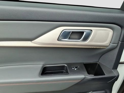 Certified 2025 Ford Explorer Active RWD image 8
