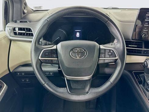 Used 2021 Toyota Sienna XLE w/ XLE Plus Package image 18