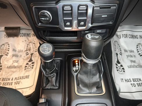 Used 2022 Jeep Wrangler Sport S image 23