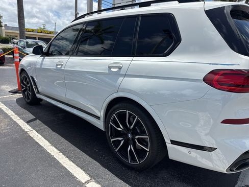 Used 2022 BMW X7 xDrive40i w/ M Sport Package AWD/4WD image 9