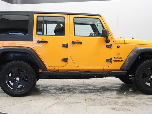 Used 2012 Jeep Wrangler Unlimited Sport image 7