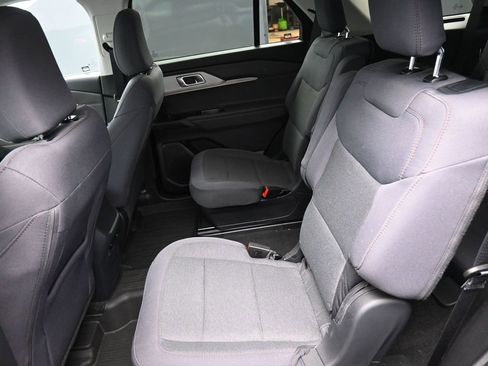 Used 2025 Ford Explorer Active image 18