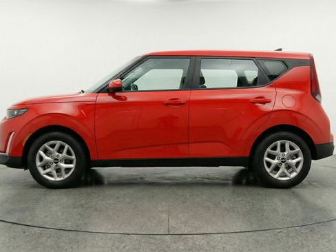 Used 2025 Kia Soul LX w/ LX Technology Package image 3