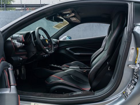 Used 2021 Ferrari F8 Tributo RWD image 31