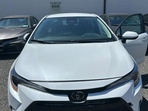 Used 2025 Toyota Corolla LE FWD image 8
