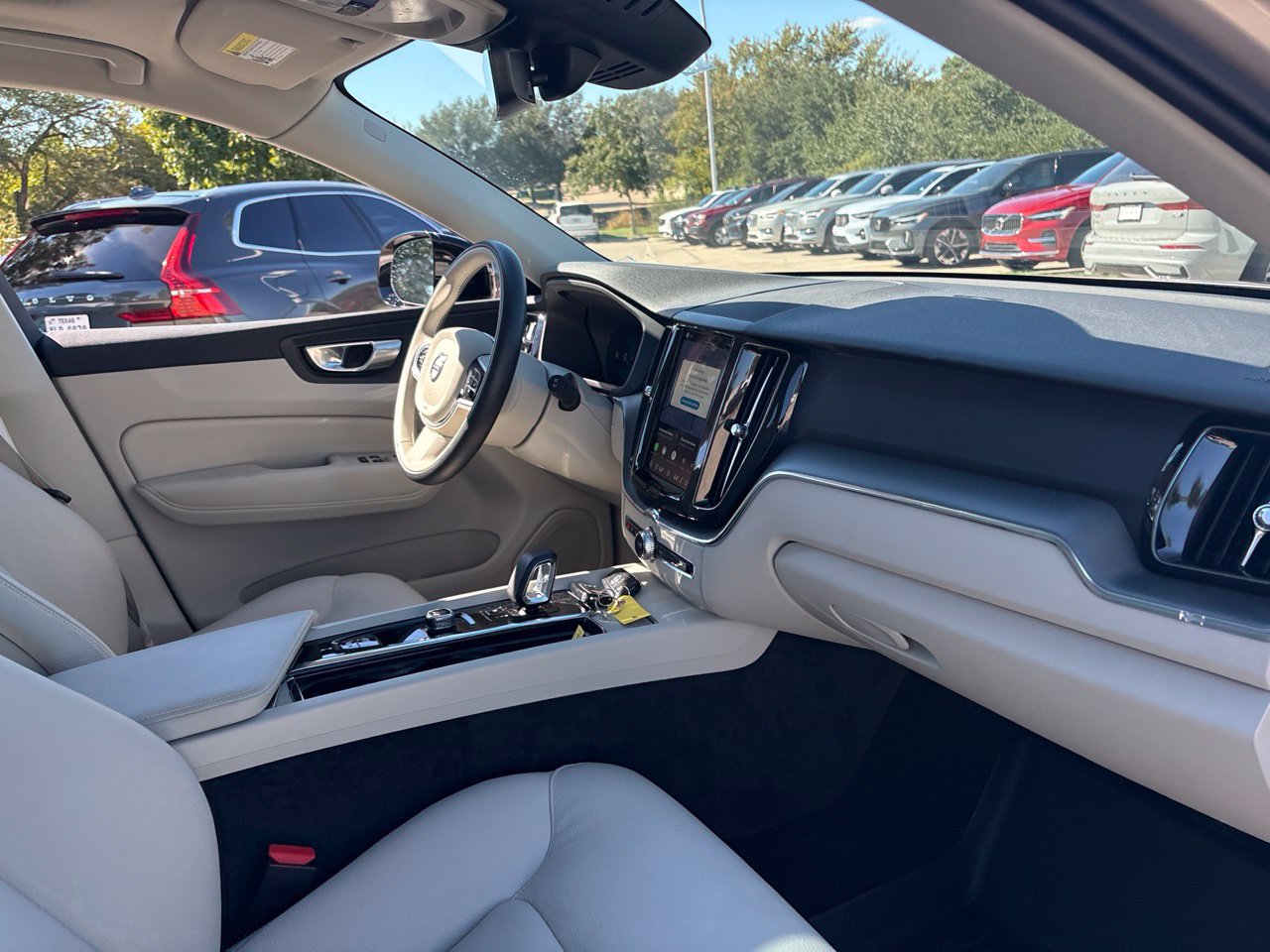 Used 2025 Volvo XC60 B5 Core w/ Protection Package Premier AWD/4WD image 14