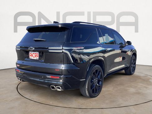 Used 2025 Chevrolet Traverse RS FWD image 14